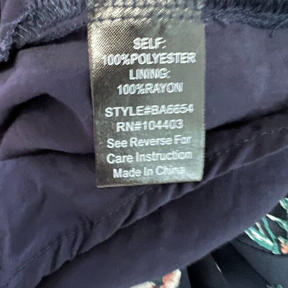 Blu Pepper Floral Romper Size L - Picture 5 of 6